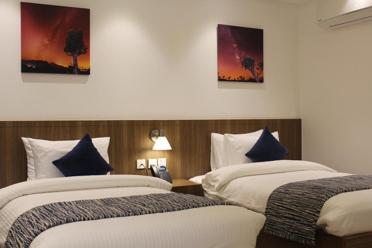 Duqm Express Hotel Bagian luar foto