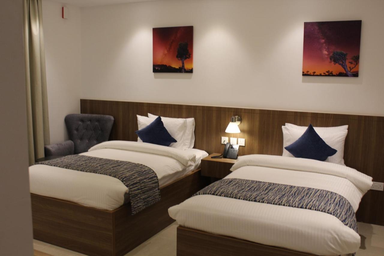 Duqm Express Hotel Bagian luar foto